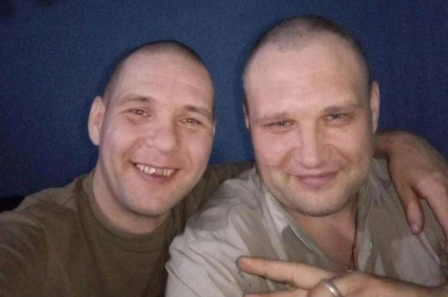 “Storm Z” / “Storm V” personnel: Dmitry Malyshev, sentenced to 25 years in 2015 for murdering a man and filming himself eating the victim’s heart, takes a selfie with Alexander Maslennikov, who got 23 years for murdering and dismembering two women he met at a nightclub