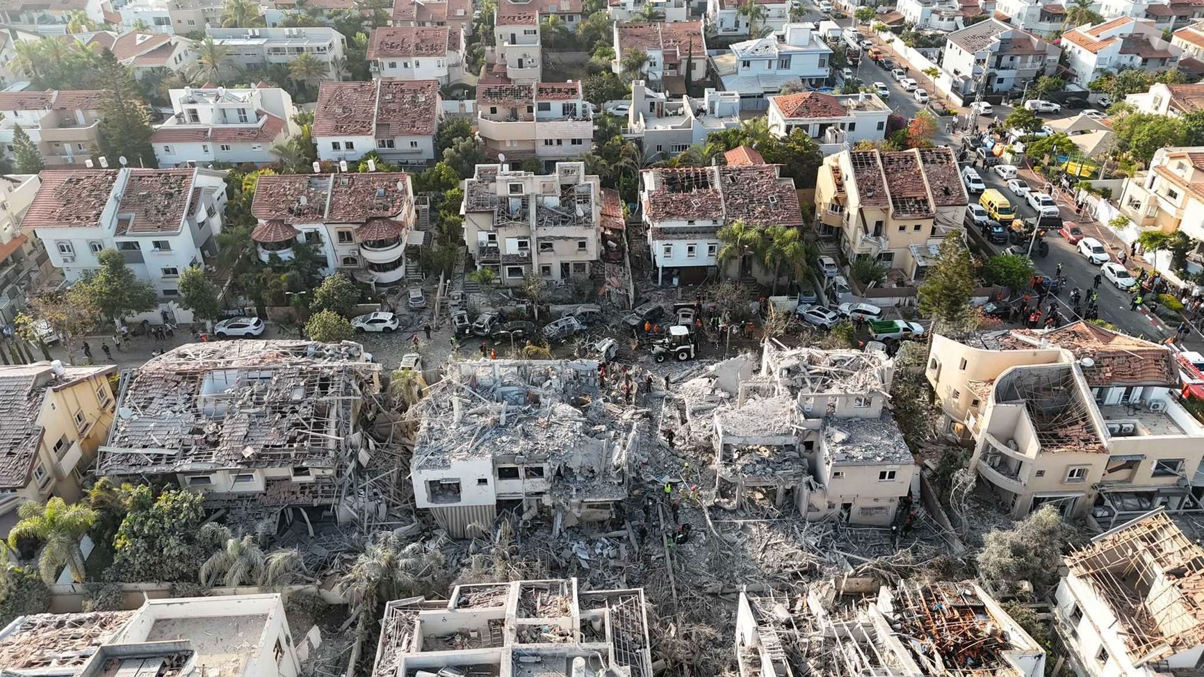 Aftermath of an Iranian missile strike in Rishon LeZion